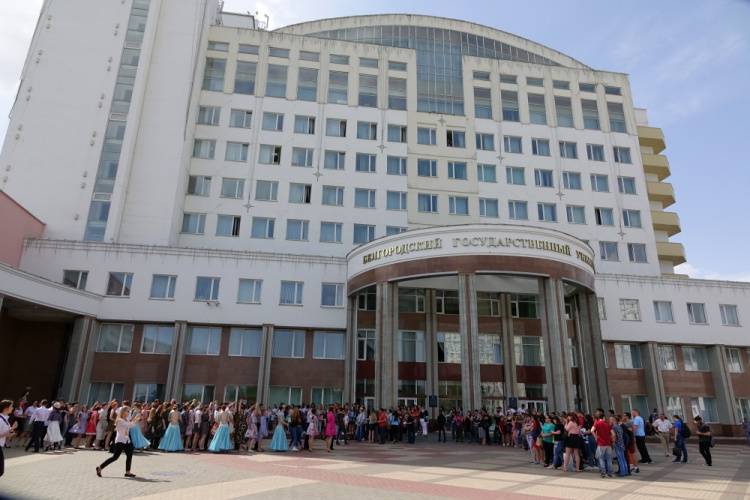 The University Pays Tribute to Veterans The University Pays Tribute to Veterans